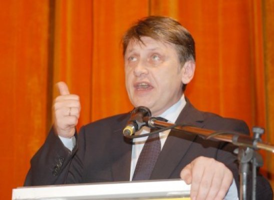 Antonescu: Nu am fost de acord cu semnarea pactului Băsescu - Ponta